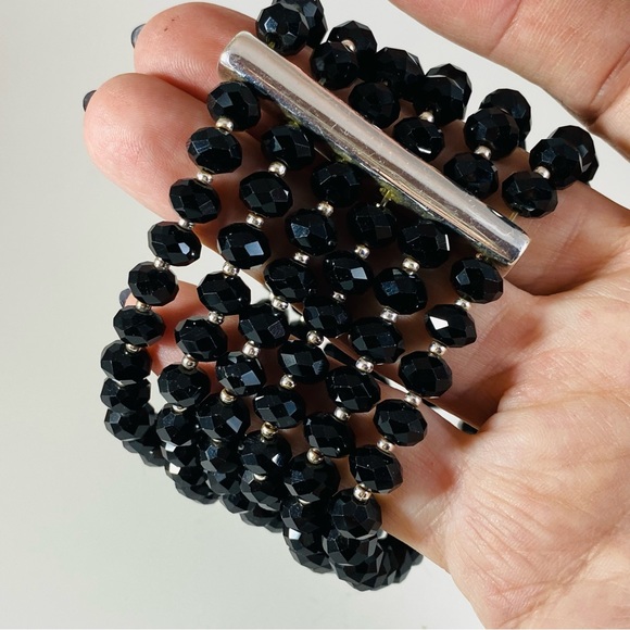 Stunning jet black 6 row crystal stretch bracelet with silver bar embellishment - Picture 2 of 5